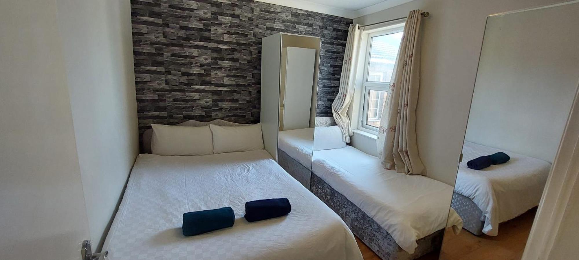 Two Bedroom Flat St Andrews Road London Exterior photo